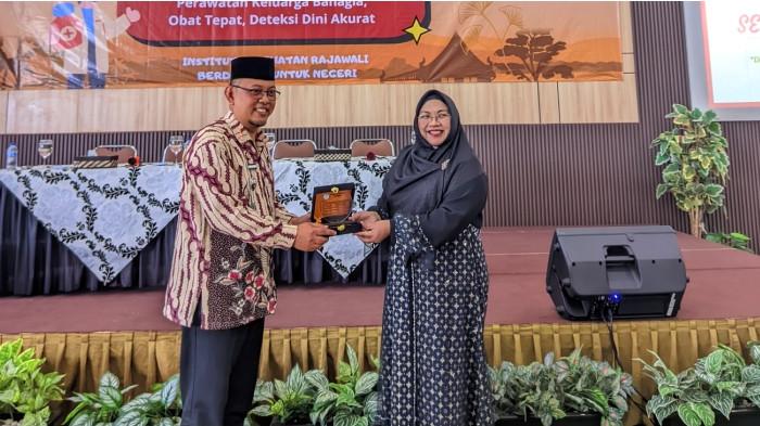 2Pembekalan KKNT Kampus Berdampak Dilingkungan Institut Kesehatan Rajawali
