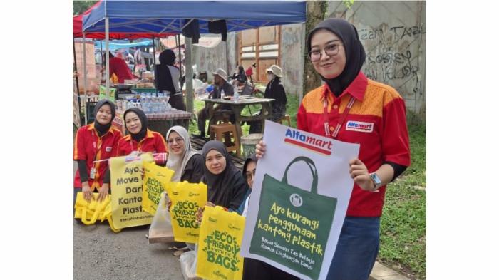 4Dukung World Clean Up Day Di Tasik Alfamart Ajak Gunakan Tas Belanja Ramah Lingkungan