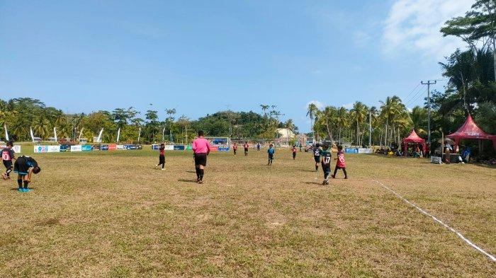 Ilustrasi Lapangan Sepak Bola Desa-desa Sekitar.