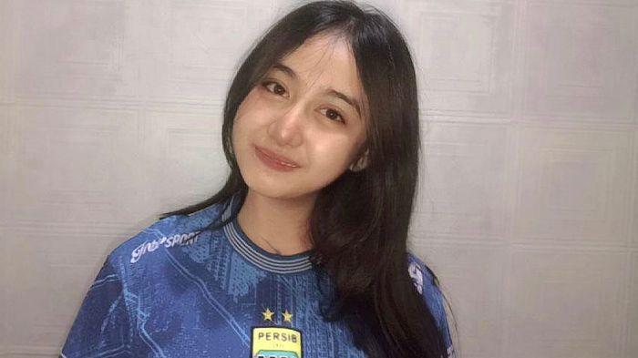 PREDIKSI PERSIB VS DEWA - Berikut ini prediksi skor duel sengit Persib Bandung vs Persis Solo versi Bobotoh geulis Persib asal Kota Bandung, Arika Nuraini.