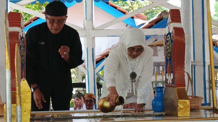 ZIARAH MAKAM LELUHUR - Bupati Ciamis, Herdiat Sunarya melakukan ziarah makam leluhur Tatar Galuh, Rabu (10/6/2026). Hal ini dilakukan dalam rangka memperingati Hari Jadi ke-384 Kabupaten Ciamis.
