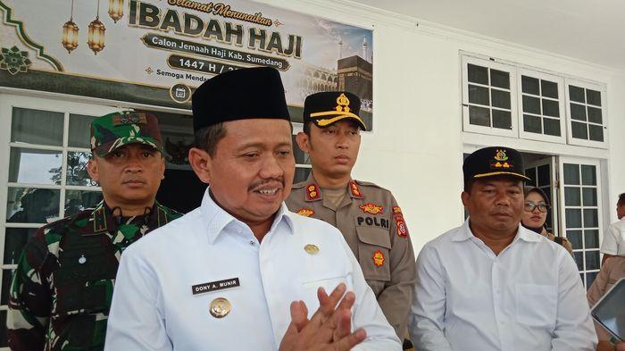 Bupati Sumedang Dony Ahmad Munir bersama Kapolres Sumedang, AKBP Sandityo Mahardika. 