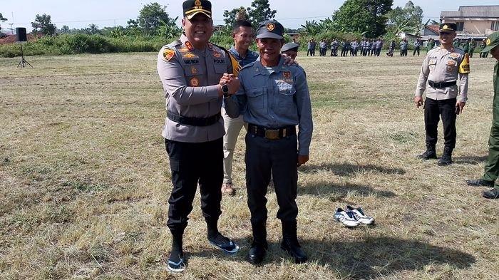 Serasa Mimpi, Cici Mendapatkan Sepatu PDL Milik Kapolres Tasikmalaya, Karena Ukuran Kakinya Sama