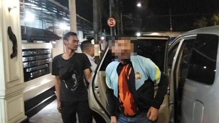 DITAHAN DI LAPAS - Mantan Kepala Dinas Perhubungan (Kadishub) Sumedang, AM, akhirnya ditahan di Lapas Kelas IIB Sumedang, Kamis (9/4/2026) pukul 22.55 WIB, setelah sebelumnya menjalani pemeriksaan di Kantor Kejaksaan Negeri (Kejari) Sumedang.