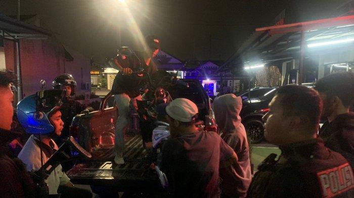 8 Anggota Geng Motor di Cimahi Tak Berkutik Saat Diringkus Polisi, Bawa Golok Ugal-ugalan di Jalan
