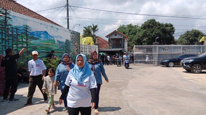 Gibran akan Sambangi Kediaman Umuh Muchtar di Sumedang Siang Ini, Warga Mulai Berdatangan