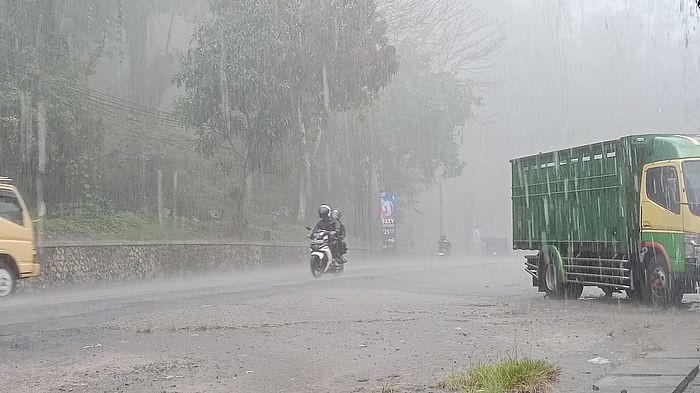 Daftar Daerah di Jabar yang Harus Mewaspadai Hujan Lebat Disertai Angin Kencang Hingga Minggu Depan