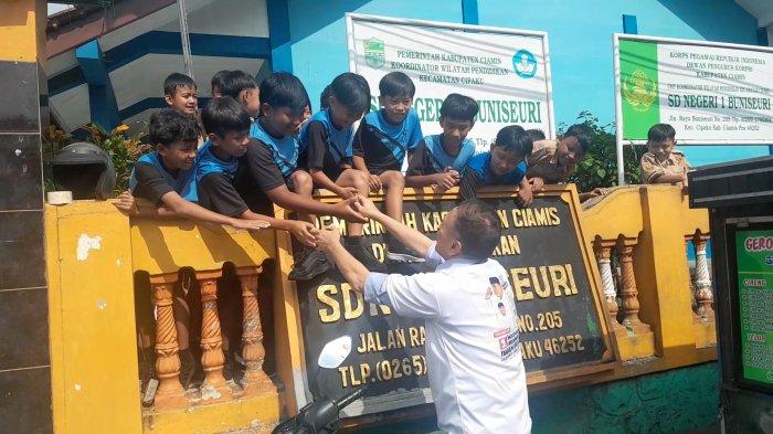 Kala Iwan Bule Masih Dipanggil Ketua PSSI Oleh Anak-anak di Buniseuri Ciamis