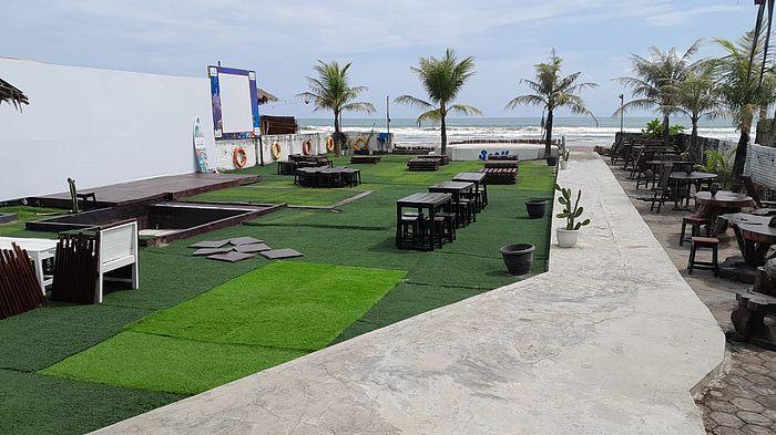 KAFE SATU RESTOE - Suasana di dalam Kafe Satu Restoe di Pantai Barat Pangandaran, tepatnya di Jalan Bulak Laut, kawasan Kampung Turis, baru baru ini, pada awal Desember 2025.