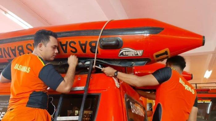 Kantor SAR Bandung Kerahkan Tim Rescue untuk Mencari Zidan yang Tenggelam di Waduk Saguling