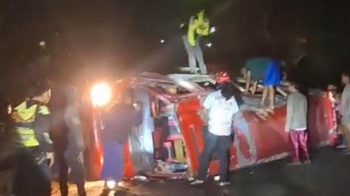 KECELAKAAN MAUT SUMEDANG - Kecelakaan maut terjadi di Tanjakan Cae, Kecamatan Wado, Kabupaten Sumedang, Sabtu (1/11/2025) malam.