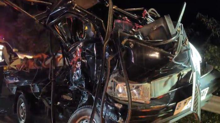 KECELAKAAN BERUNTUN - Kecelakaan beruntun terjadi di Tol Cipularang KM 93 arah Jakarta, Kamis (5/3/2026) sekitar pukul 21.40 WIB.  Dua orang dikabarkan meninggal dunia di lokasi kejadian.