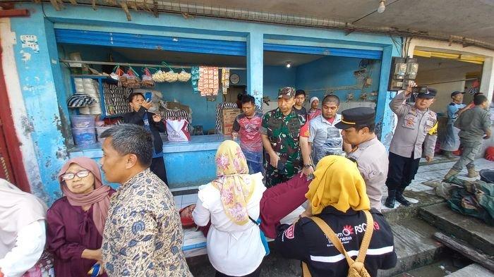 Seorang Pedagang di Parungkuda Pingsan Saat Desak-desakan untuk Salaman dengan Presiden Jokowi