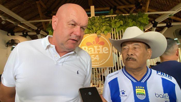 Pelatih Persib Bandung, Bojan Hodak dan Manajer Persib Umuh Muchtar di rumah makan Bahe 54, Senin (25/5/2026).