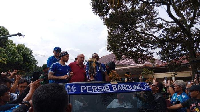 Ribuan Bobotoh Sambut Kedatangan Punggawa Persib di Ciluluk Sumedang,  Bojan Hodak Naik Rubicon