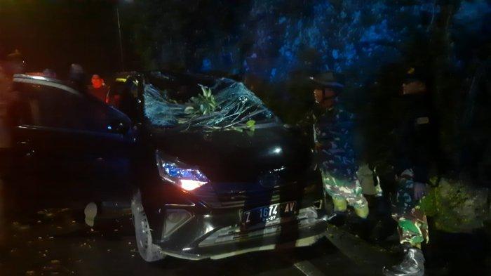 Identitas Korban Mobil Taksi Online Tertimpa Pohon Tumbang di Cadas Pangeran Sumedang