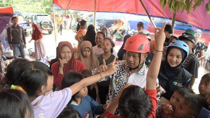 Tinjau Lokasi Gempa, Uu Ruzhanul Ulum Minta Kiai Kerahkan Santri Bangun Pemulihan Bencana Cianjur