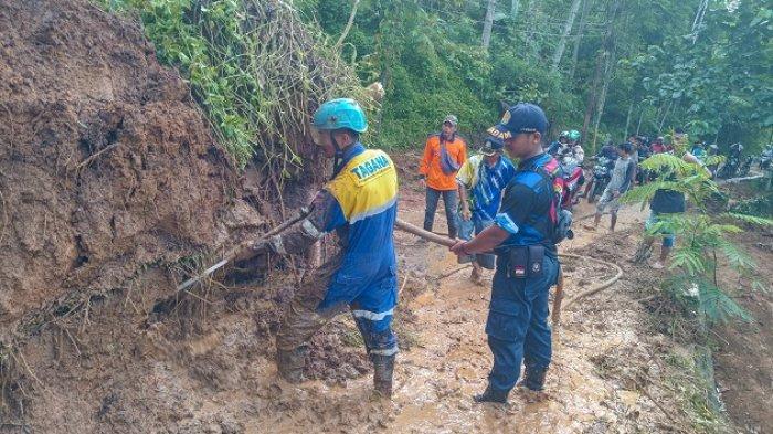 BREAKING NEWS- Detik-detik 2 Rumah Pasirsalam Tasikmalaya Terancam Tanah Longsor Sepanjang 40 Meter