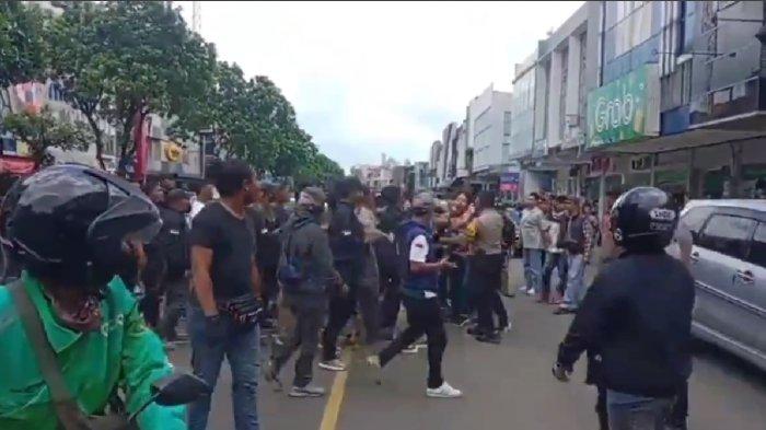 FSPTN-KSPSI Jabar Minta Manajemen Grab Tanggung Jawab Atas Insiden Unras Ojol hingga 4 Orang Terluka