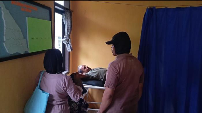 KORBAN - Korban pembacokan di Ciamis jalani perawatan. Pelaku Pembacokan 4 Orang di Ciamis Ternyata Pendatang, Keluarkan Kalimat Tak Jelas Sambil Nyerang