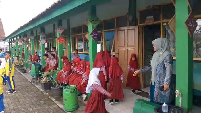 Belasan Pelajar SDN Margamulya Tasikmalaya Sudah Masuk Sekolah Setelah Keracunan MBG
