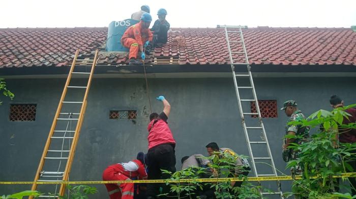 Geger Pria Tewas  Dalam Toren Air di Singaparna Tasikmalaya