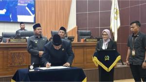 1DPRD-dan-Pemkab-Sumedang-Tandatangani-Nota-Kesepakatan-KUA-PPAS-2026.jpg
