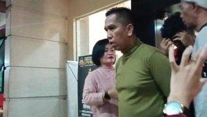 AKBP-Achiruddin-Hasibuan-baju-hijau-setelah-diperiksa-Propam-Polda-Sumut.jpg