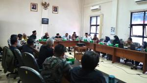AUDIENSI-PERDA-Sekretaris-Komisi-I-DPRD-Kota-Tasikmalaya-16102025-1.jpg