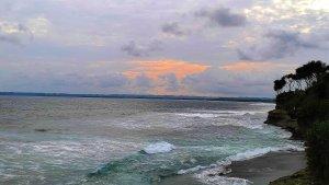 Asal-Usul-Nama-Pantai-Batu-Hiu-Sebu.jpg