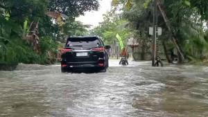 BANJIR-DI-PANGANDARAN-jalan-Parigi-Cigugur-terendam-banjir-1692025-1.jpg