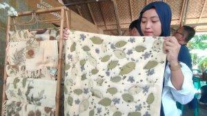 BATIK-DAHON-karyawan-Elin-Margacinta-Cijulang-Pangandaran-3042025.jpg