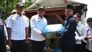 BIBIT-IKAN-GURAME-Bupati-Sumedang-Dony-Ahmad-Munir-1092025.jpg