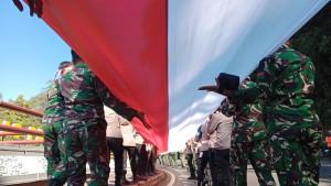Bendera-Raksasa-di-Cadas-Pangeran_1508.jpg