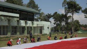 Bendera-Raksasa-di-Garut.jpg