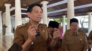 Bupati-Indramayu-Lucky-Hakim-842025-1.jpg