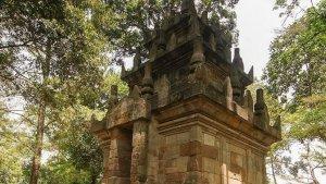 Candi-Cangkuang-Garut.jpg