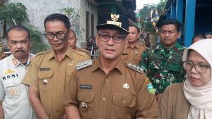 DATANGI-KORBAN-LONGSOR-Bupati-Tasikmalaya-Cecep-Nurul-Yakin-Cigalontang-482025-1.jpg