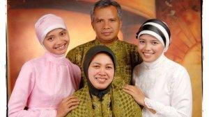 Foto-keluarga-Rae-Suryana-di-media-sosial.jpg