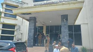 Gedung-Kesenian-Memprihatinkan.jpg