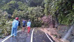 Jalan-Cibinong-Tertutup-Longsor.jpg