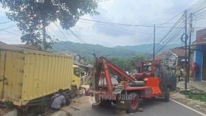 KECELAKAAN-TRUK-BOKS-Ganeas-Sumedang-11120252.jpg