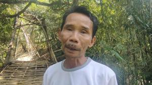 KELUHKAN-JEMBATAN-RUSAK-Encuk-Sukandi-50-warga-1.jpg