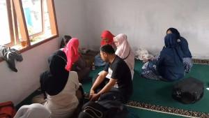 KORBAN-KERACUNAN-MBG-Salah-satu-pelajar-SDN-Margamulya-17102025-3.jpg