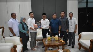 KPU-Serahkan-Sisa-Anggaran.jpg
