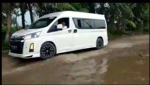Mobil-Erick-Thohir-Nyangkut.jpg