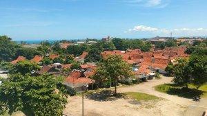 Penampakan-kios-kios-berjejer-di-PW-Pananjung-Pangandaran-17042025-1.jpg