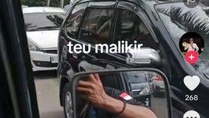 Pengunjung-Sewot-Parkir-di-Wisata-Pangandaran-Semrawut.jpg
