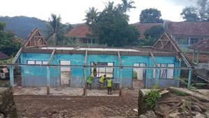 Revitalisasi-Bangunan-SMPN-Satu-Atap-4-Cipatujah-Kabupaten-Tasikmalaya-682025-1.jpg
