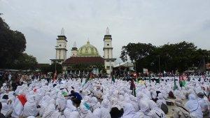 Ribuan-Jamaah-Persis-Penuhi-Alun-al.jpg